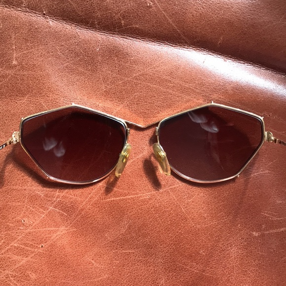 Paloma Picasso sunglass frames in gold and black. Add your own lenses! Prescript - Picture 5 of 11